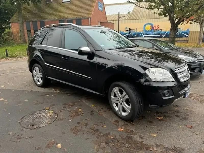 Noir Utilisé 2009 Mercedes ML350 SUV | 18 000 € - Image 1/4