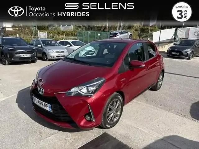 Rouge chilien Utilisé 2019 Toyota Yaris Hybrid Berline | 15 990 € (Prix juste) - Image 1/4