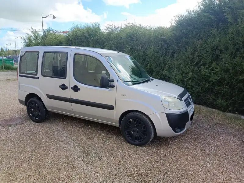 Utilisé 2010 Fiat Doblò Dynamic Monospace | 3 900 € - Image 1/4