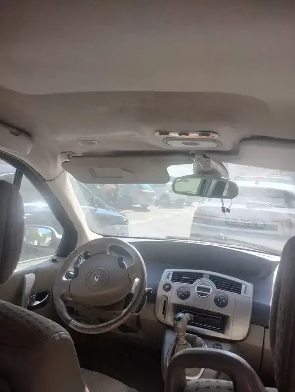 Beige Utilisé 2005 Renault Scénic II Authentique Monospace | 1 800 € (Bon prix) - Image 1/4