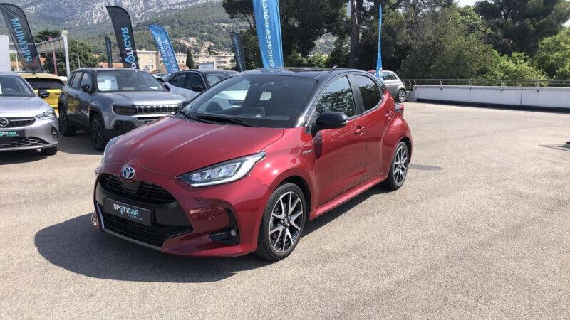 Rouge Utilisé 2020 Toyota Yaris Hybrid Berline | 19 900 € (Prix juste) - Image 1/4