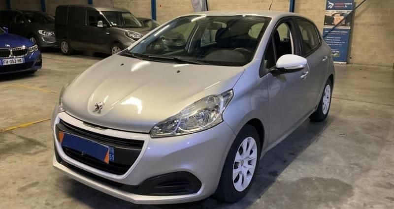 Blanc Utilisé 2015 Peugeot 208 Citadine | 4 990 € (Bon prix) - Image 1/4