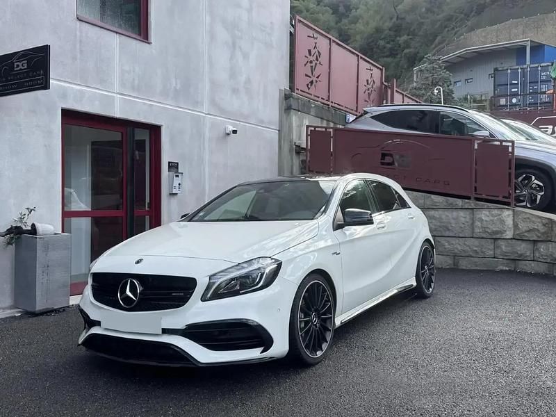 Blanc Utilisé 2018 Mercedes A45 AMG AMG Berline | 28 990 € (Bon prix) - Image 1/4