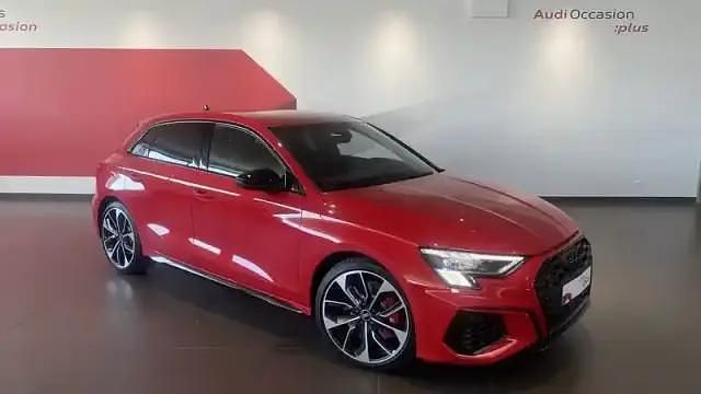 Rouge tango Utilisé 2024 Audi A3 Sportback Sport Citadine | 69 990 € - Image 1/4
