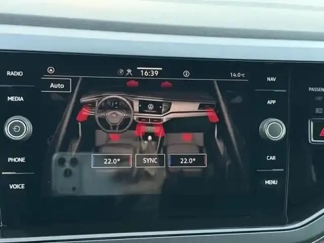 Bleu récif métallisé Occasion 2025 VW Polo R-line Edition Berline | 25 700 € (Prix cher) - Image 1/4