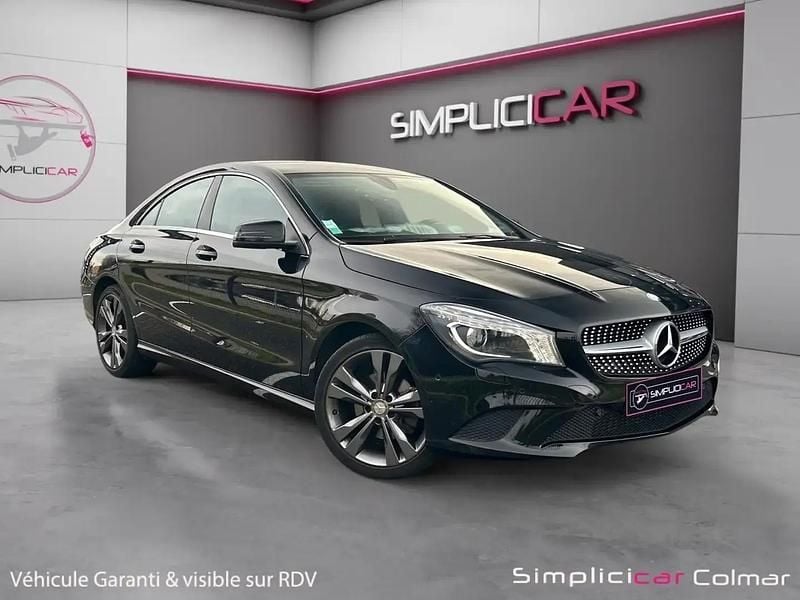 Noir Occasion 2016 Mercedes CLA200 Edition Berline | 17 980 € - Image 1/4