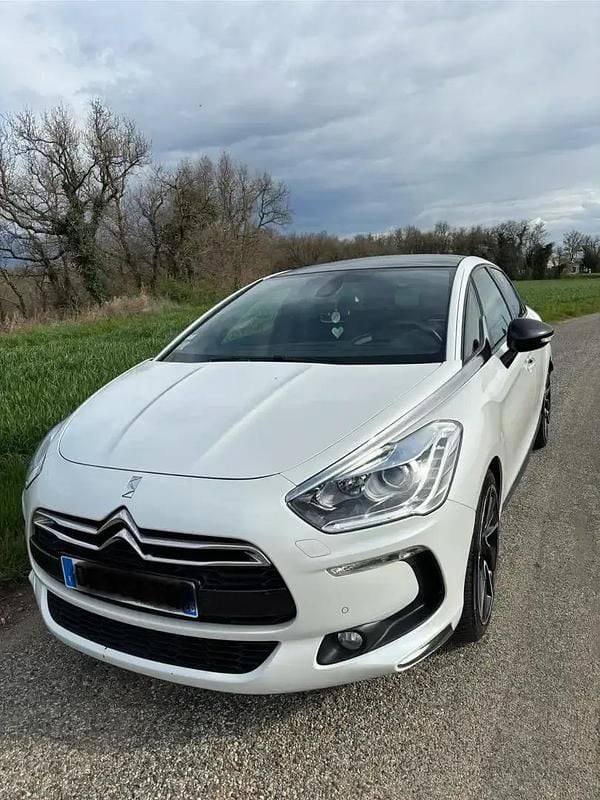 Blanc Utilisé 2014 DS Automobiles DS5 Sport Chic Citadine | 11 900 € - Image 1/4