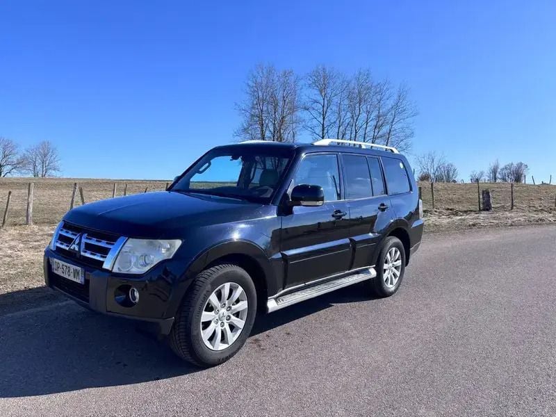 Noir Utilisé 2010 Mitsubishi Pajero Instyle SUV | 16 000 € - Image 1/4