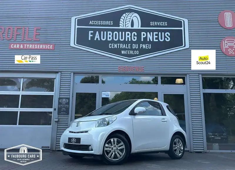 Gris Utilisé 2009 Toyota iQ Citadine | 10 990 € - Image 1/4