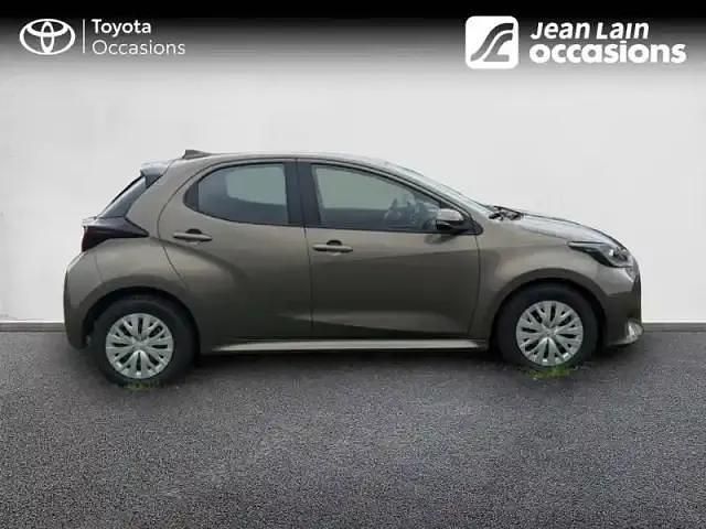 Occasion Toyota Yaris Hybrid 2024 Gris Berline