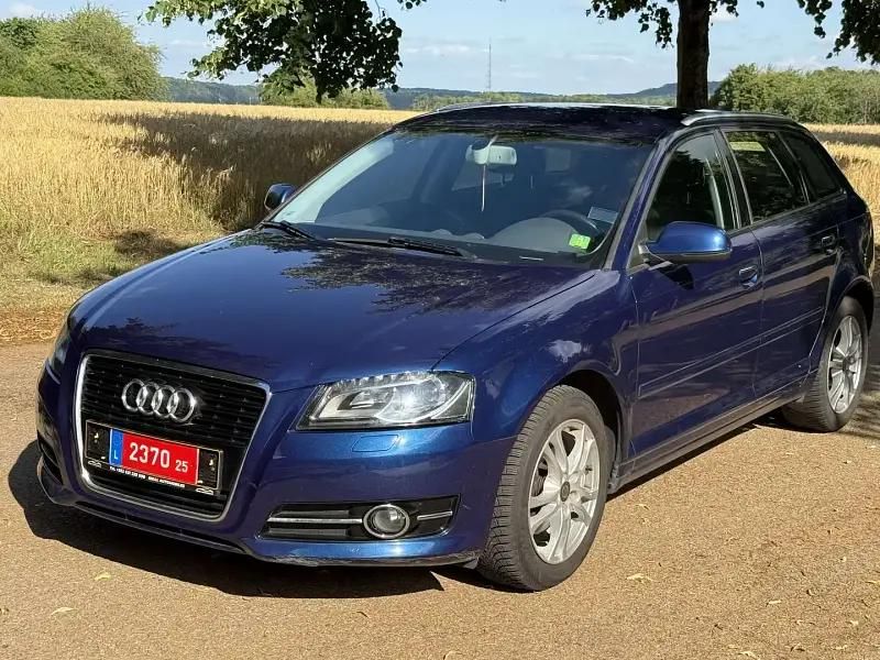 Noir Utilisé 2011 Audi A3 Sportback Ambiente Berline | 5 999 € (Prix juste) - Image 1/4