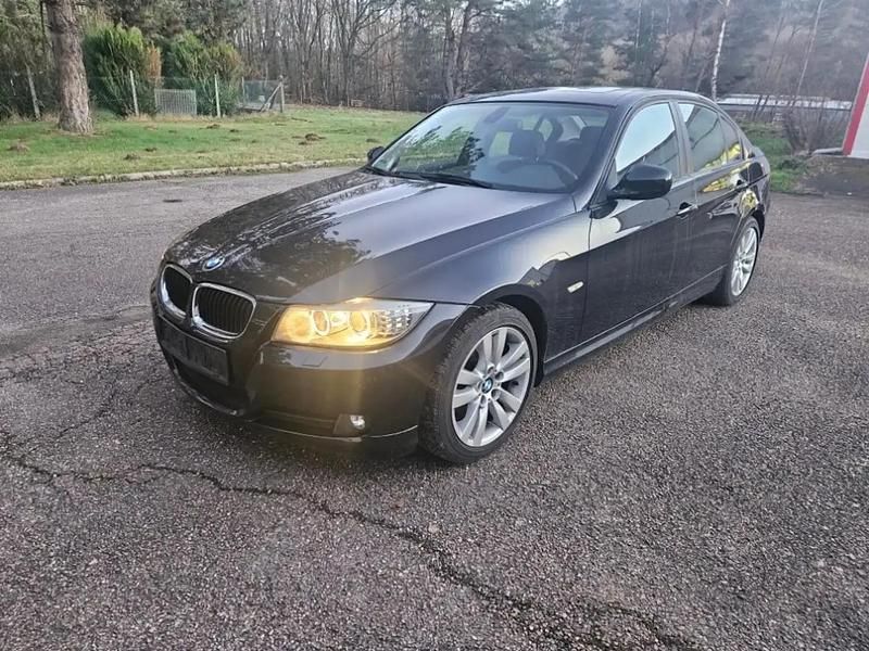 Noir Occasion 2010 BMW 320 Sport Line Berline | 6 350 € - Image 1/4