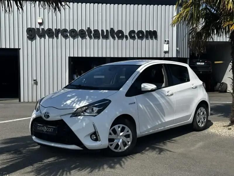 Blanc Utilisé 2019 Toyota Yaris Hybrid Business Edition Berline | 14 990 € (Prix juste) - Image 1/4