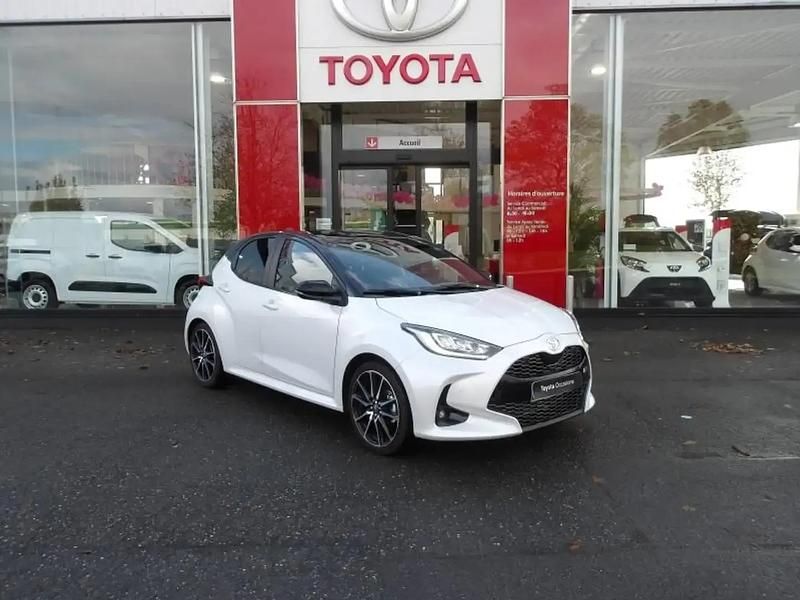 Noir Utilisé 2024 Toyota Yaris Hybrid Sport Berline | 27 990 € - Image 1/4