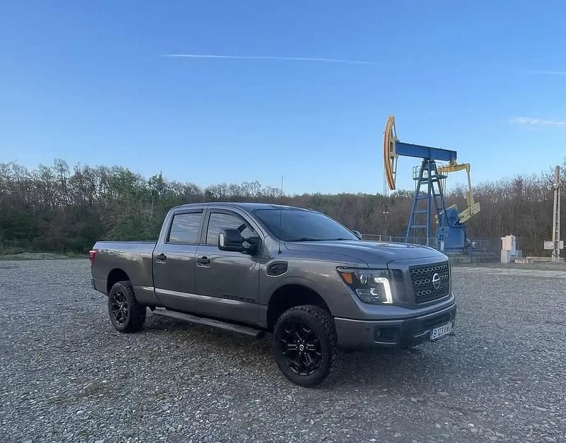 Gris Utilisé 2018 Nissan Titan Pick-up | 33 000 € - Image 1/4