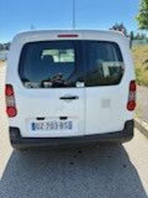 Image 3/4