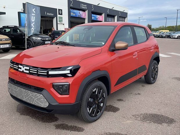 Rouge Nouvelle 2025 Dacia Spring Extreme Citadine | 15 789 € (Prix assez cher) - Image 1/4