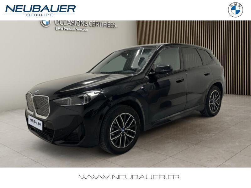 Saphirschwarz métal Utilisé 2024 BMW iX1 M Sport SUV | 46 490 € (Prix assez cher) - Image 1/4