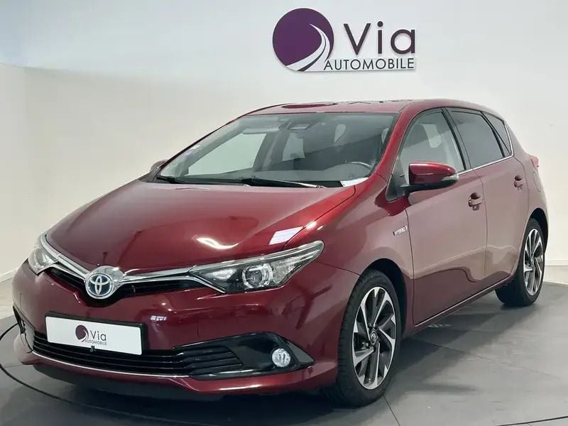 Rouge Utilisé 2017 Toyota Auris Hybrid Berline | 12 990 € (Prix juste) - Image 1/4