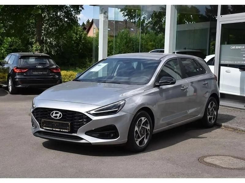 Nouvelle Hyundai i30 101 ch (74 kW) 2025 Argent Berline