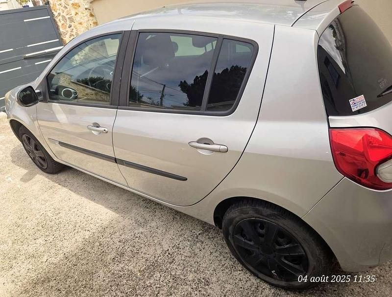 Occasion Renault Clio III 75 ch (55 kW) 2011 Berline