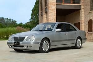 Gris Utilisé 2000 Mercedes E430 Berline | 21 500 € - Image 1/4