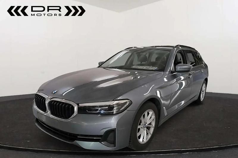 Gris Utilisé 2021 BMW 518 Sport Line Break | 27 995 € (Bon prix) - Image 1/4