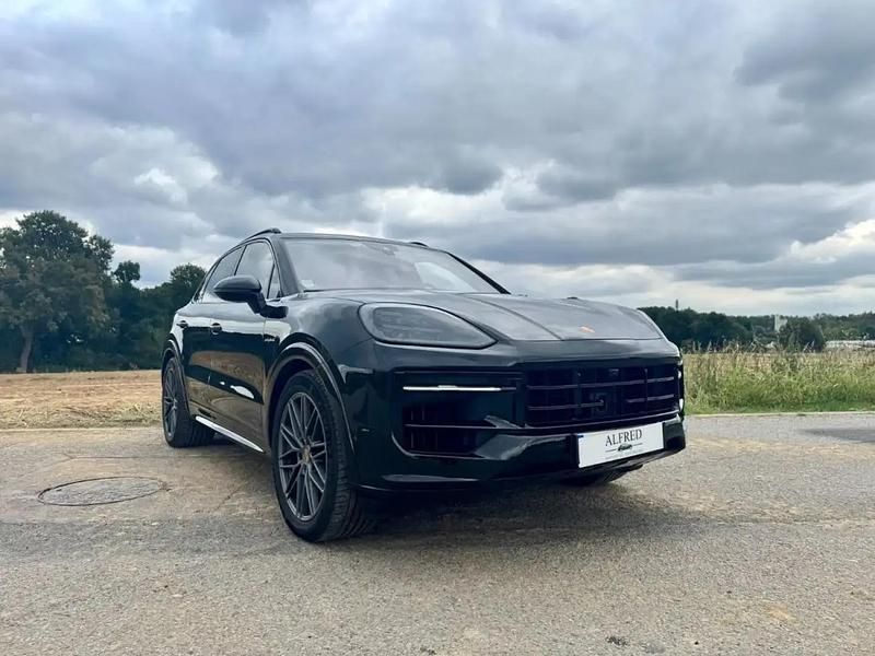 Noir Utilisé 2023 Porsche Cayenne SUV | 110 900 € (Prix cher) - Image 1/4