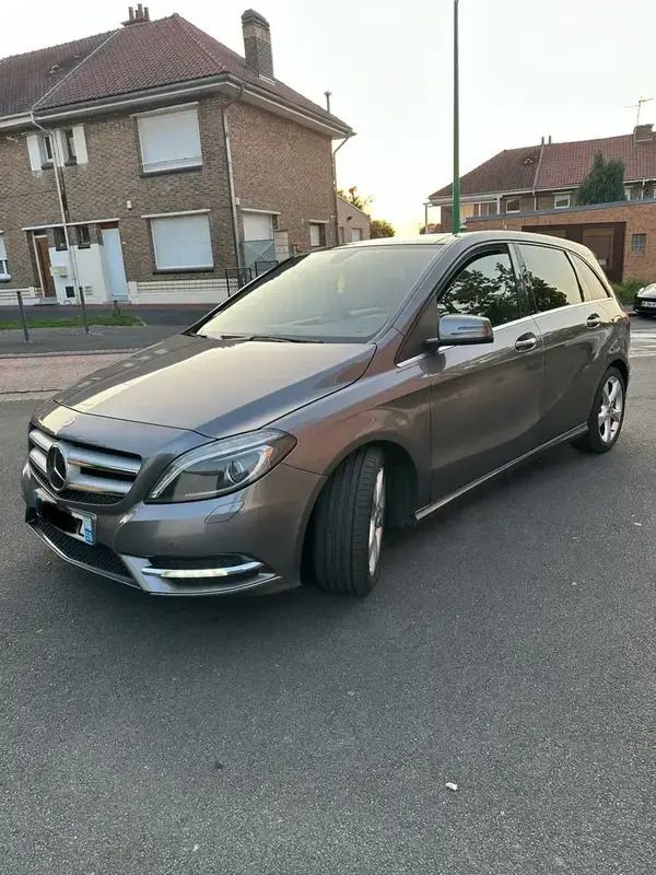 Utilisé 2015 Mercedes B180 Monospace | 9 400 € (Prix juste) - Image 1/4