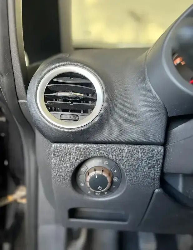 Image 2/4