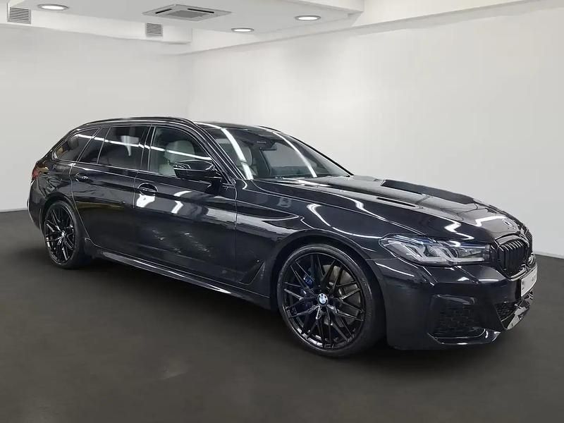 Noir Utilisé 2022 BMW 530 M Sport Break | 59 990 € (Prix cher) - Image 1/4