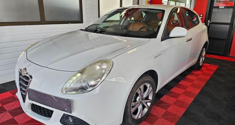 Utilisé 2010 Alfa Romeo Giulietta Citadine | 5 990 € - Image 1/4