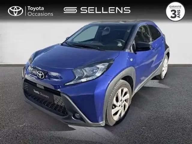 Biton bleu genièvre métal/toit noir Occasion 2022 Toyota Aygo X Design SUV | 15 490 € (Prix juste) - Image 1/4