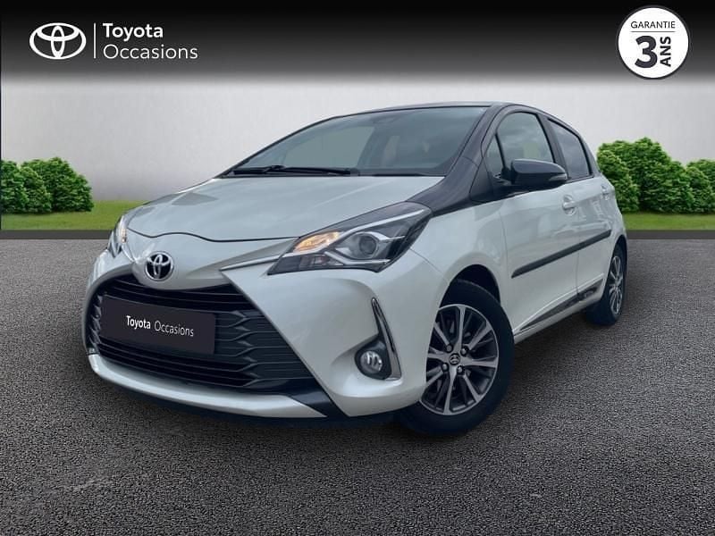 Blanc nacré biton toit gris atlas Occasion 2019 Toyota Yaris Design Berline | 13 490 € (Bon prix) - Image 1/4