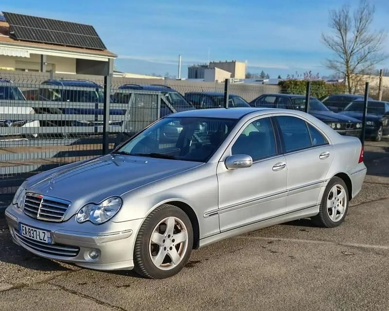 Gris Occasion 2004 Mercedes C200 Elegance Berline | 3 990 € - Image 1/4