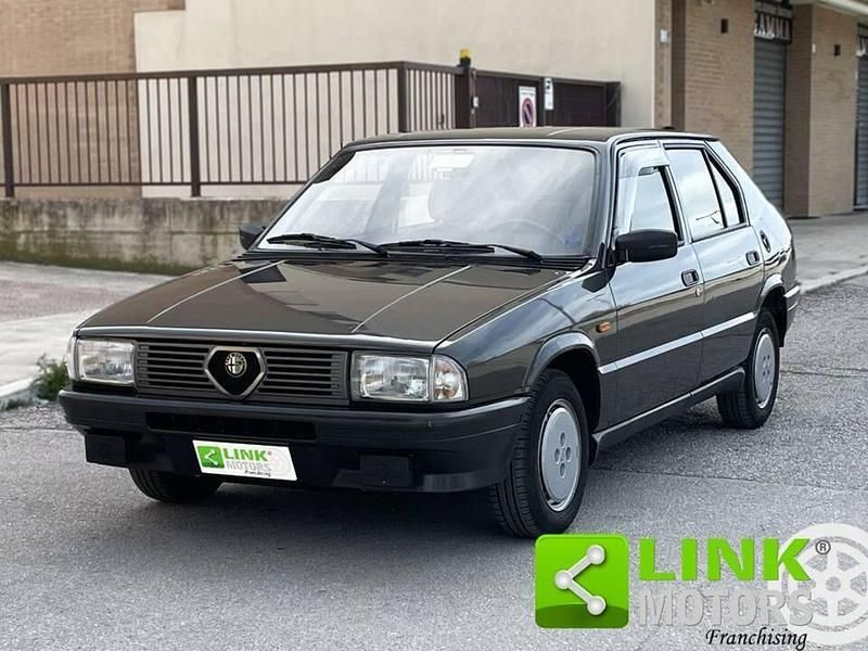 Gris Utilisé 1986 Alfa Romeo 33 Quadrifoglio Verde Berline | 8 300 € - Image 1/4