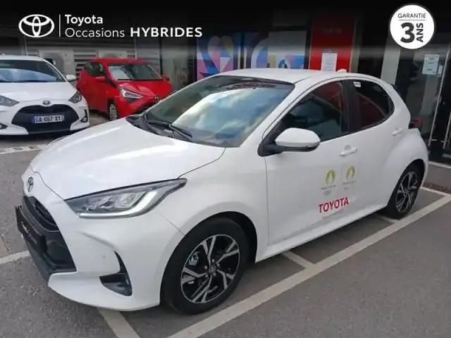 Occasion Toyota Yaris Hybrid Design 92 ch (67 kW) 2025 Blanc Berline
