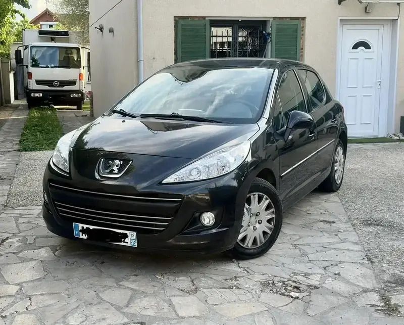 Utilisé 2009 Peugeot 207 Premium Berline | 4 400 € (Prix juste) - Image 1/4