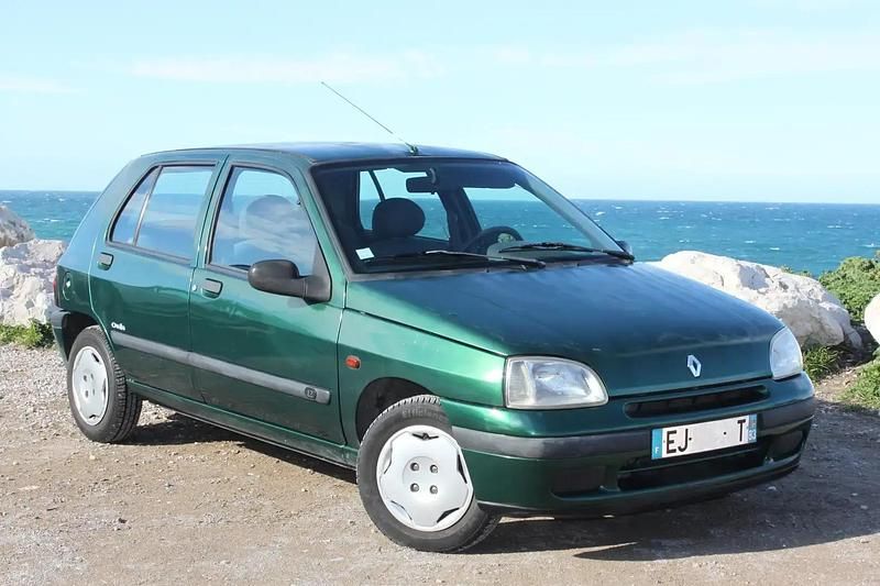 Vert Occasion 1997 Renault Clio Berline | 3 200 € - Image 1/4