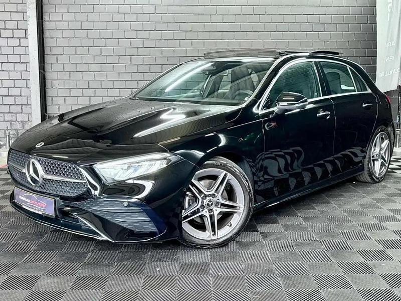 Noir Utilisé 2024 Mercedes A200 AMG Berline | 35 887 € (Prix juste) - Image 1/4