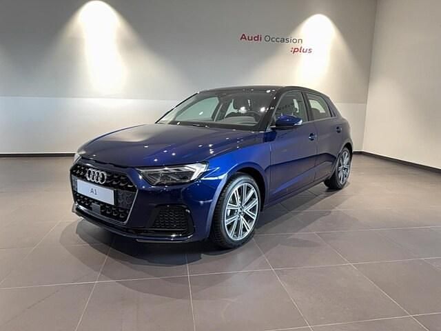 Bleu navarre métallisé noir mythe métallisé Nouvelle 2025 Audi A1 Sportback Design Citadine | 28 484 € (Prix juste) - Image 1/4