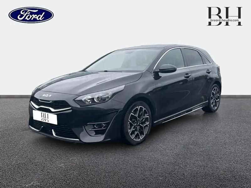 Noir Occasion 2023 Kia Ceed GT GT-Line Berline | 17 790 € (Prix juste) - Image 1/4