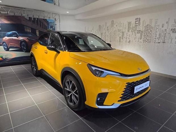 Jaune Utilisé 2025 Lexus LBX SUV | 37 850 € (Prix juste) - Image 1/4