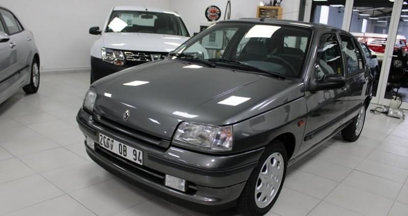 Occasion Renault Clio 80 ch (58 kW) 1994 Gris Citadine