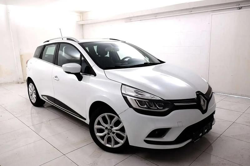 Blanc Utilisé 2017 Renault Clio GrandTour Break | 10 995 € (Prix assez cher) - Image 1/4