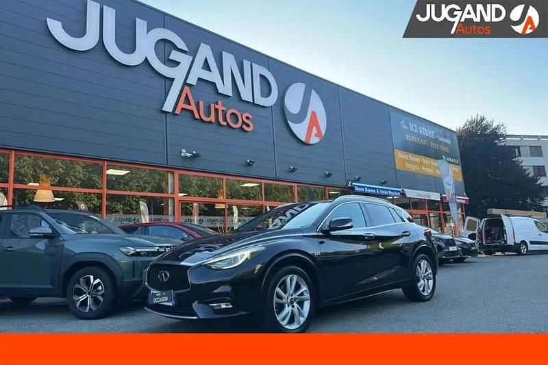 Noir Utilisé 2016 Infiniti Q30 Citadine | 15 980 € - Image 1/4