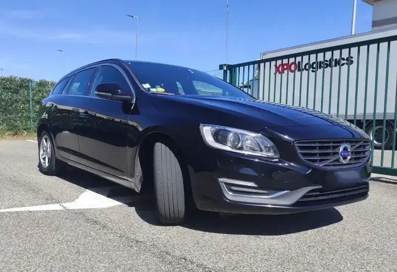 Noir Utilisé 2017 Volvo V60 Break | 17 900 € - Image 1/4