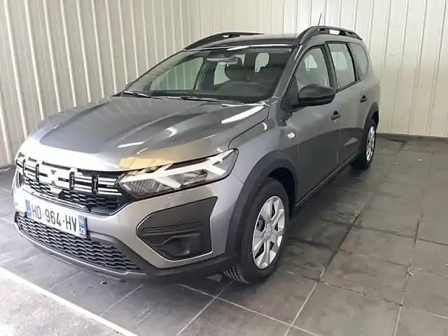 Gris Nouvelle 2025 Dacia Jogger Essentiel Monospace | 19 990 € (Prix assez cher) - Image 1/4
