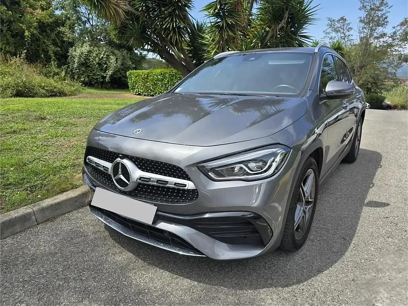 Gris Utilisé 2022 Mercedes GLA200 AMG line SUV | 39 900 € (Prix juste) - Image 1/4