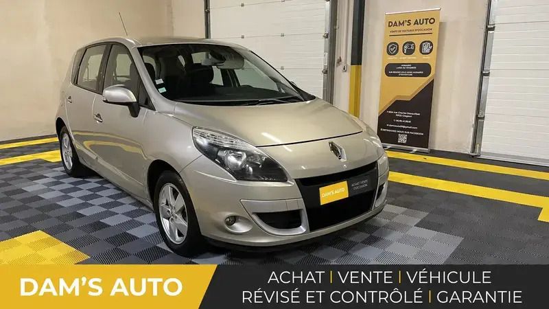 Beige Utilisé 2010 Renault Scénic III Dynamique Monospace | 5 190 € (Prix cher) - Image 1/4